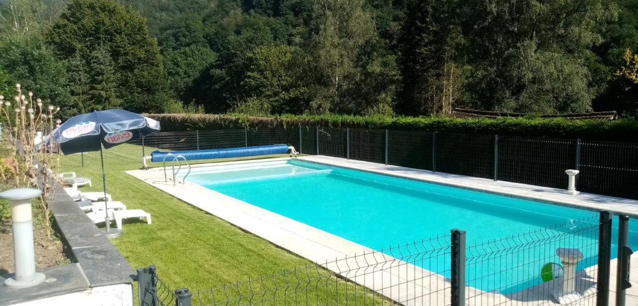 Auberge Le Vieux Moulin Poupehan Bagian luar foto