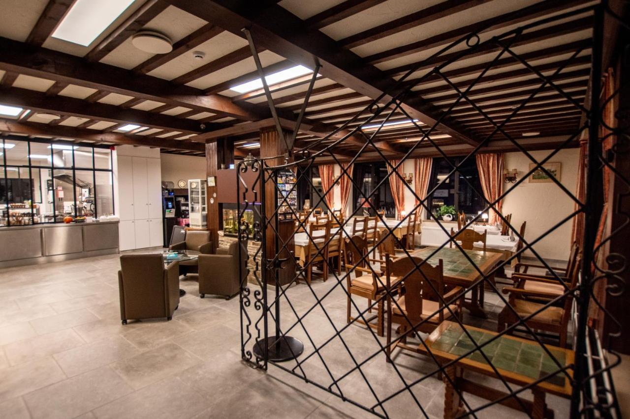 Auberge Le Vieux Moulin Poupehan Bagian luar foto