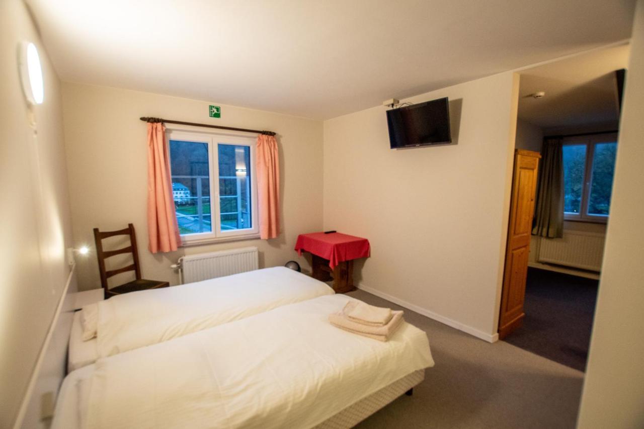 Auberge Le Vieux Moulin Poupehan Bagian luar foto