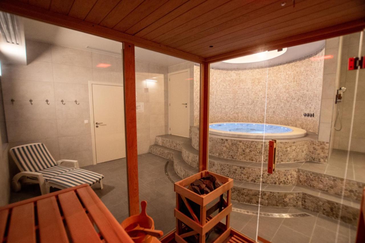 Auberge Le Vieux Moulin Poupehan Bagian luar foto