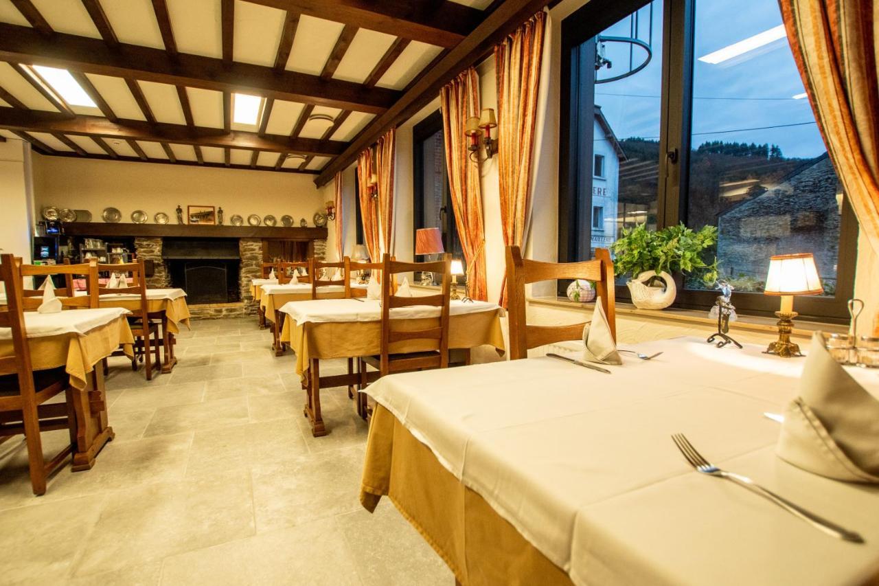 Auberge Le Vieux Moulin Poupehan Bagian luar foto