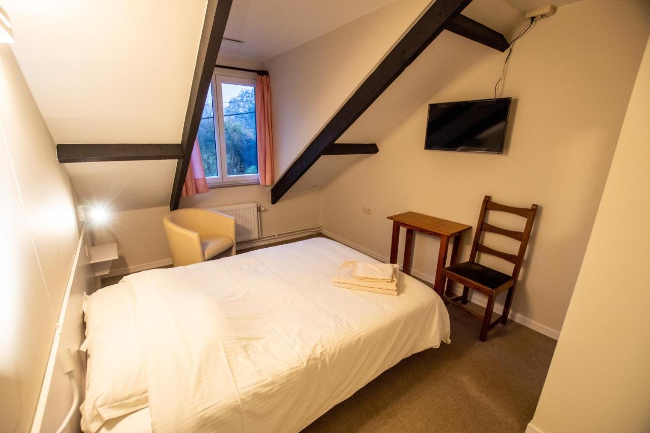 Auberge Le Vieux Moulin Poupehan Bagian luar foto